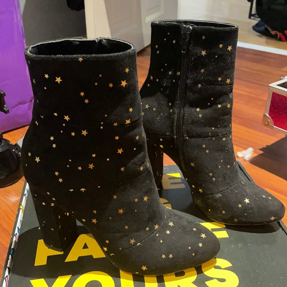 Super cute Star Booty black BCBG